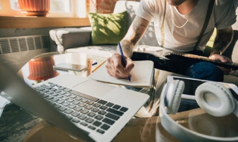 La formación flexible se afianza como alternativa para quienes buscan mejorar su perfil profesional