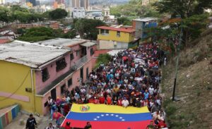 Oficialismo marcha por Chávez y olvida a Maduro con su “aplastante mayoría” del 28J