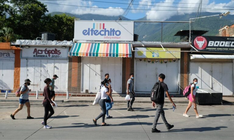 Comerciantes denuncian cobros de impuestos por la Alcaldía de Vargas tras terremotos