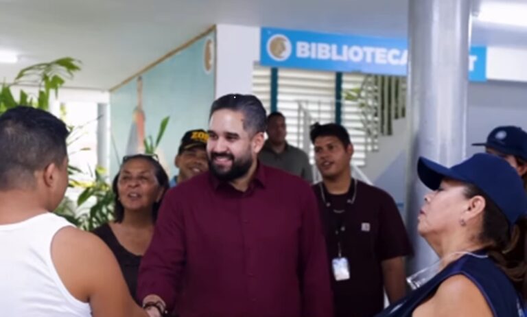 Otra vecina increpa a Maduro Guerra en La Guaira: “Dejaron morir a la gente bajo los escombros”