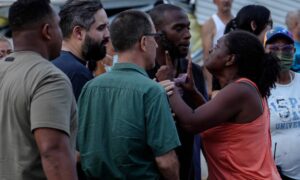 Confrontan a Maduro Guerra en La Guaira y lo responsabilizan de muertes por terremotos
