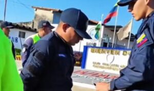 Destituyen a 3 policías que se viralizaron por extorsionar a un conductor en Barinas