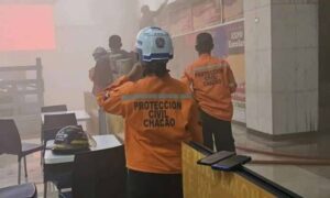 Reportan 5 personas afectadas tras el incendio en una librería del CCCT