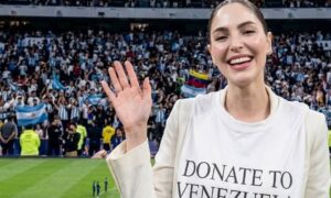 Stephany Abasali recauda fondos en la final del Mundial para afectados del 24 de junio