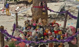 Crean altar con juguetes en honor a los niños fallecidos en Tanaguarenas
