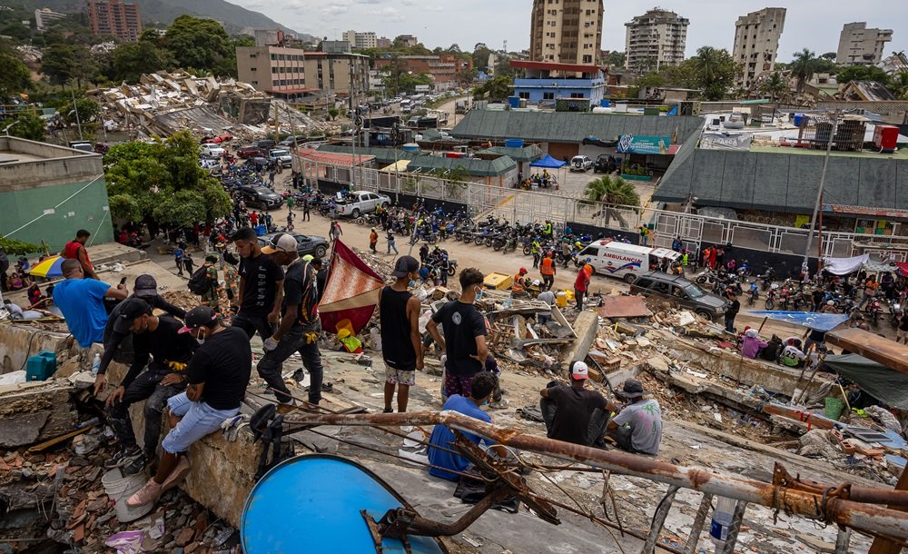 Siguen labores de rescate a 7 días del doble terremoto