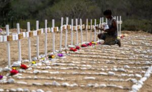 Convocan a familiares y conocidos para identificar a 22 fallecidos en el doble sismo en La Guaira