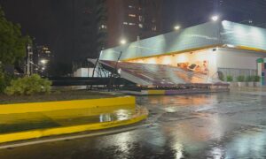 Tormenta eléctrica y fuertes ventarrones dejan daños e inundaciones en Maracaibo