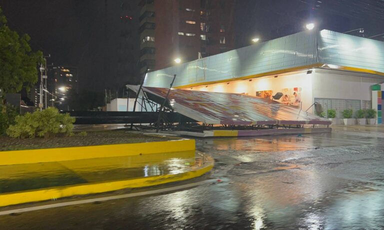 Tormenta eléctrica y fuertes ventarrones dejan daños e inundaciones en Maracaibo