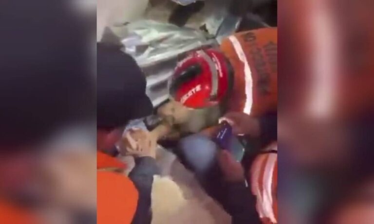 ¡Milagro en La Guaira!: Rescatan a abuela de 70 años tras 8 días bajo los escombros