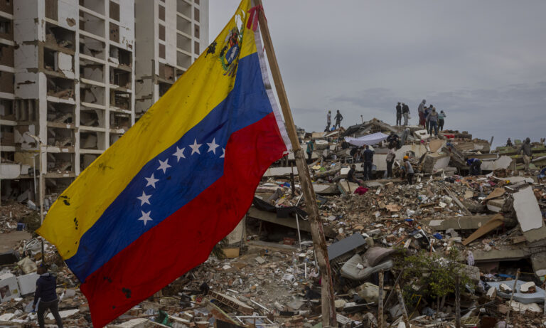 Asciende a 3.342 el número de muertos y a 16.740 los heridos por los sismos