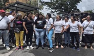 Familiares de presos políticos denuncian golpizas y desaparecidos en el Rodeo I