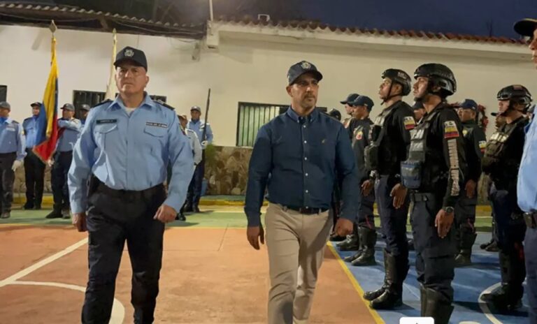 Jefe policial de La Guaira estaría entre las 21 personas con vida en escombros del edificio Oasis Beach