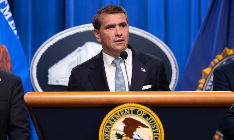 Senado de EE. UU. confirma a Todd Blanche como fiscal general