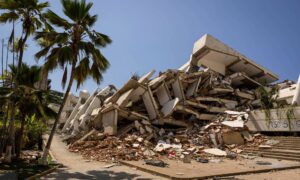 A dos meses del doble terremoto en La Guaira, el duelo se entrelaza con la búsqueda