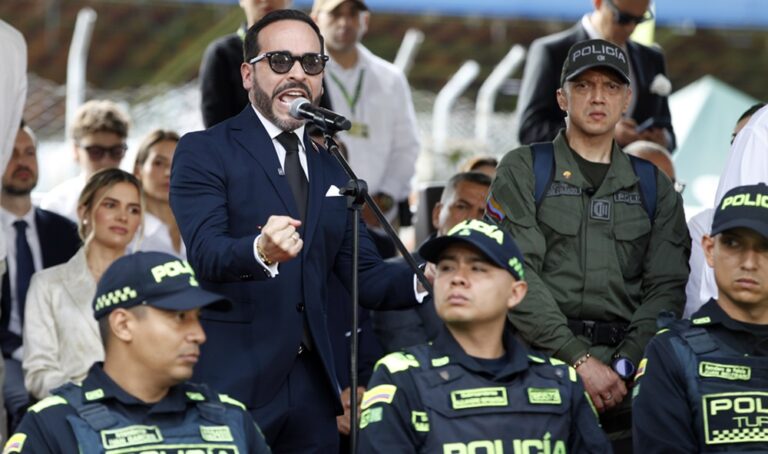 De la Espriella rompe la tradición y traslada la investidura presidencial de Bogotá a Cali