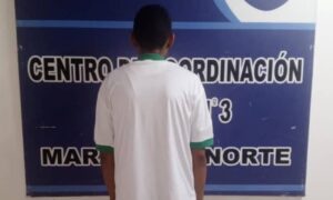 Adolescente golpea en la cara a su madre en el barrio El Mamón