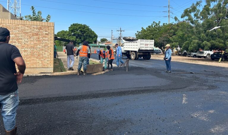 Alcaldía de Maracaibo acelera trabajos de asfaltado para consolidar la entrega del estadio Alejandro Borges