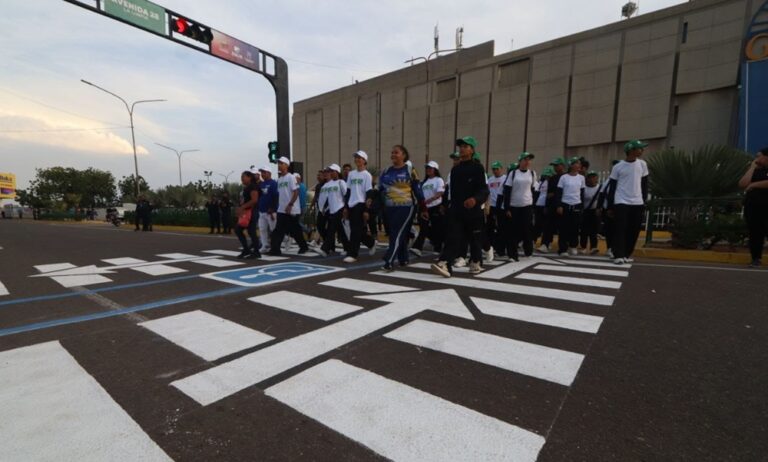 Inauguran el paso peatonal en La Limpia frente a Galerías