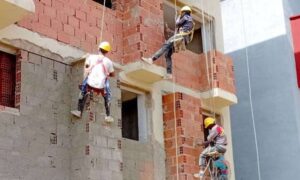 Anuncian plan de formación para trabajadores de la construcción tras terremotos