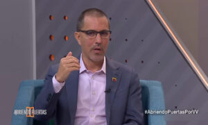 Arreaza afirma que los presos políticos no estuvieron en la agenda del diálogo