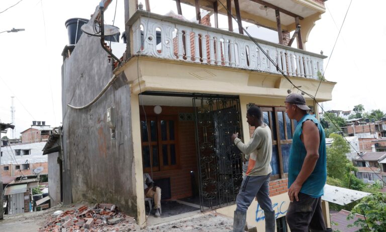 Asciende a 281 el número de muertos tras el terremoto en Colombia
