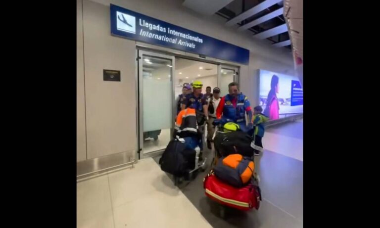 Entre aplausos reciben a rescatistas venezolanos provenientes de Colombia