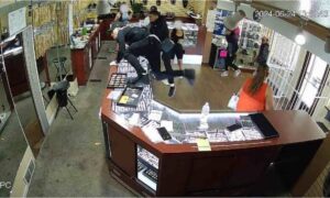 Condenan a venezolano que robó joyería en Denver por orden del “Tren de Aragua”