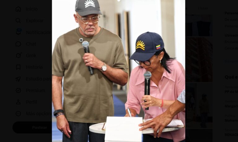 Delcy Rodríguez firma ley para impulsar construcción de viviendas tras los terremotos