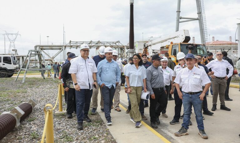 Delcy Rodríguez evalúa trabajos de modernización de la Central Termoeléctrica Planta Centro