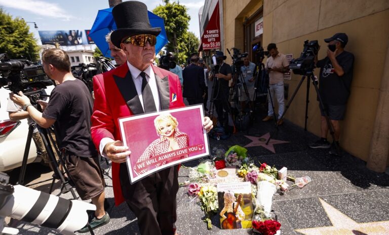 Confirman que Dolly Parton murió tras una “breve batalla contra el cáncer”