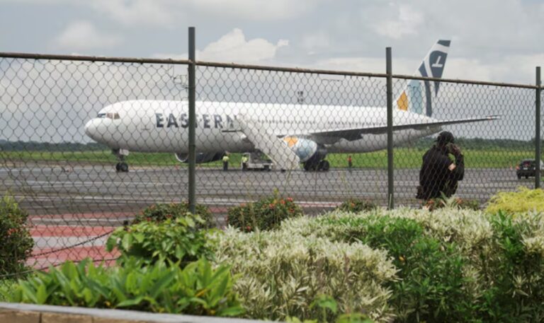EE. UU. deporta a migrantes venezolanos a Liberia