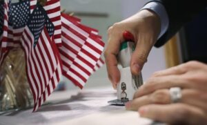 EE. UU. suspende citas para visas de inmigrante en todo el mundo