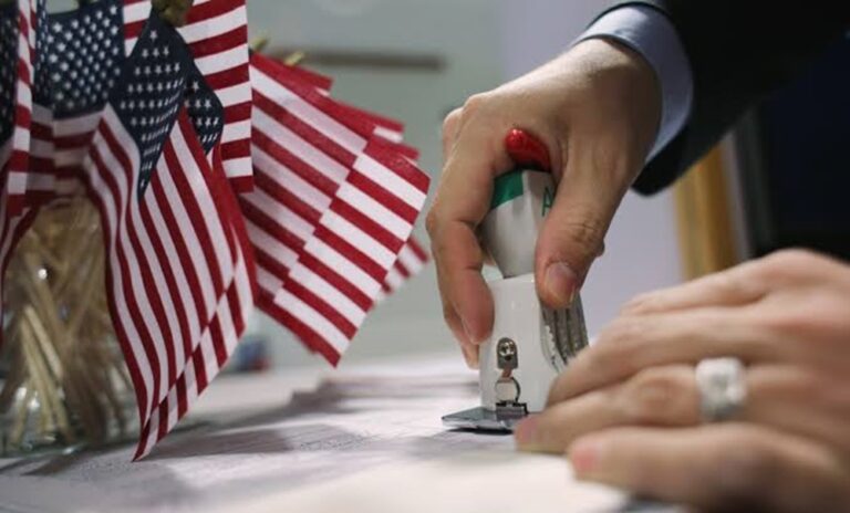 EE. UU. suspende citas para visas de inmigrante en todo el mundo