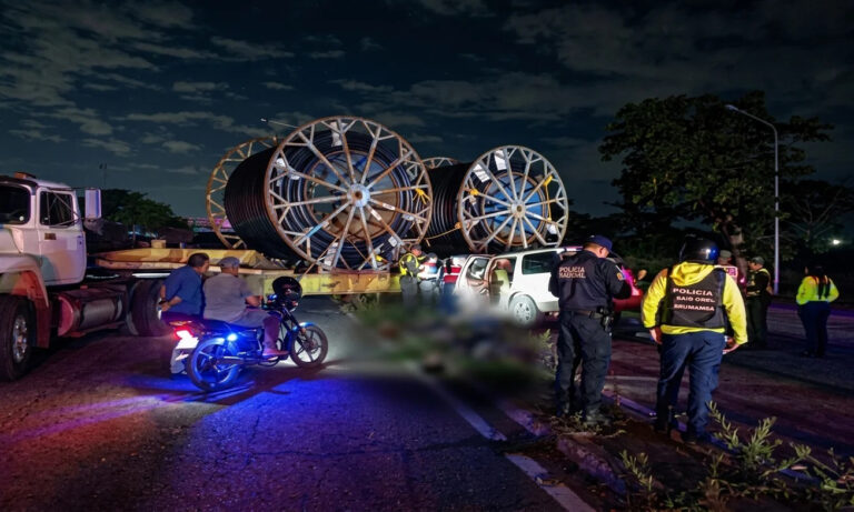 Tres muertos y dos heridos deja choque entre gandola y camioneta en la Lara-Zulia