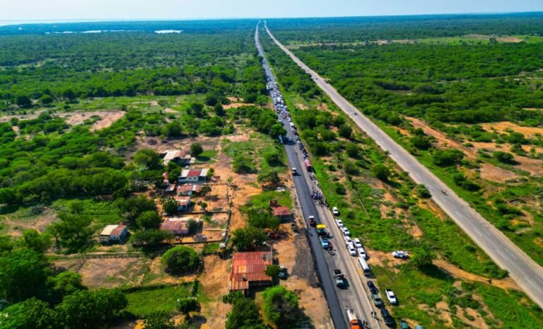 Gobernador y vicepresidente sectorial de Obras Públicas y Servicios activan segundo frente de trabajo de asfaltado en la Lara-Zulia