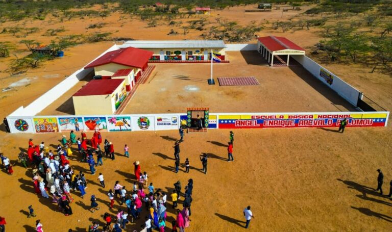 Gobernador fortalece la educación en la frontera con 3 escuelas para el pueblo wayuu