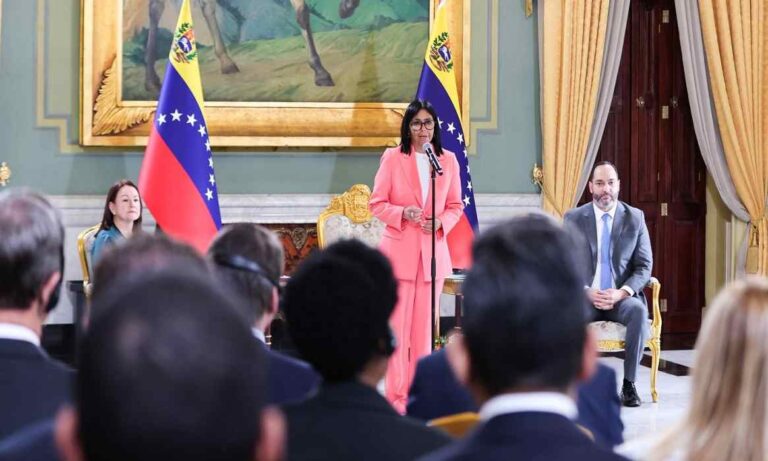 Gobierno firma acuerdo con empresas de Reino Unido, Emiratos Árabes y Catar para explotación de gas