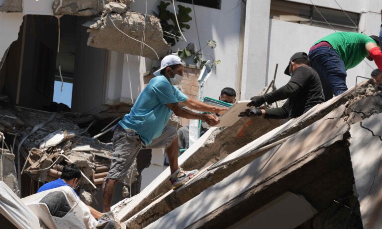 Gobierno interino ofrece rescatistas y ayuda humanitaria a Colombia tras el terremoto