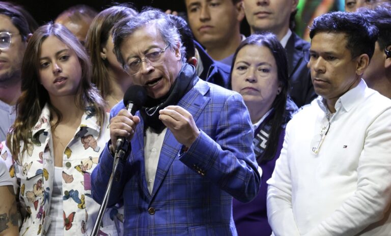 Petro asegura que el gobierno de De la Espriella será “breve” e insiste en un supuesto fraude