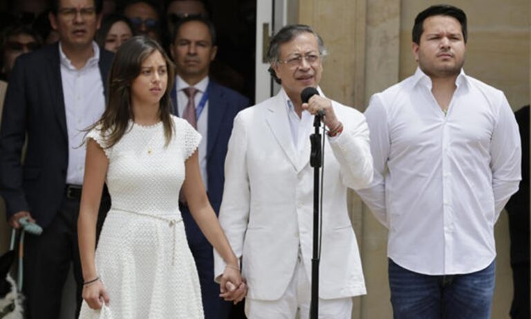 Petro se despide de la Casa de Nariño en su último acto como presidente