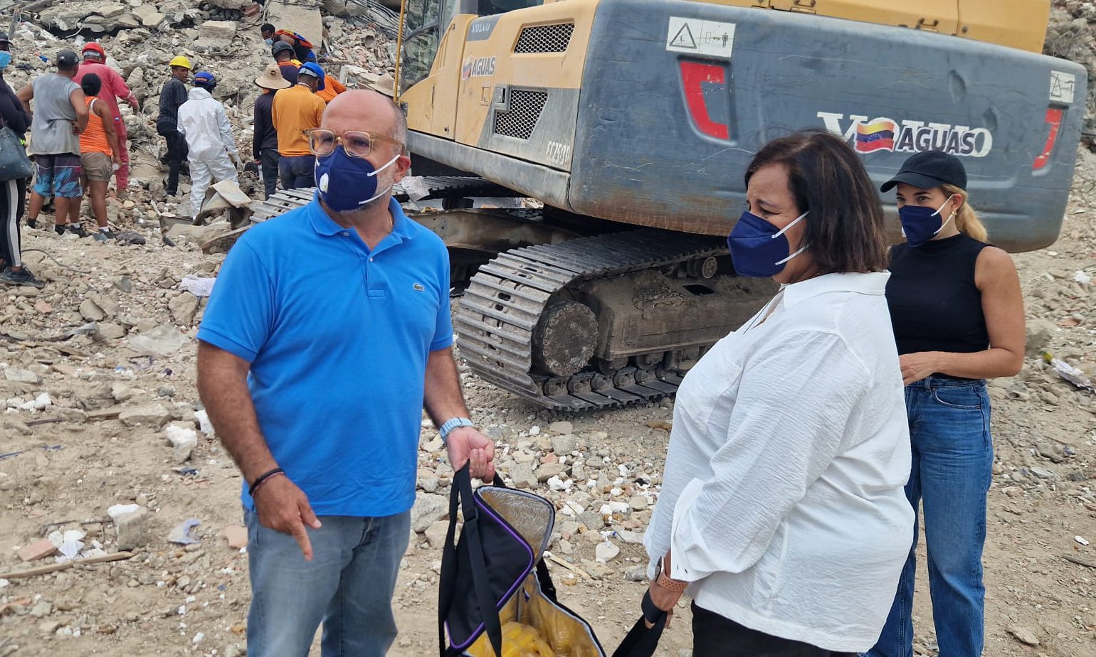 Diputados de la AN 2015 visitan zonas afectadas por los terremotos en La Guaira