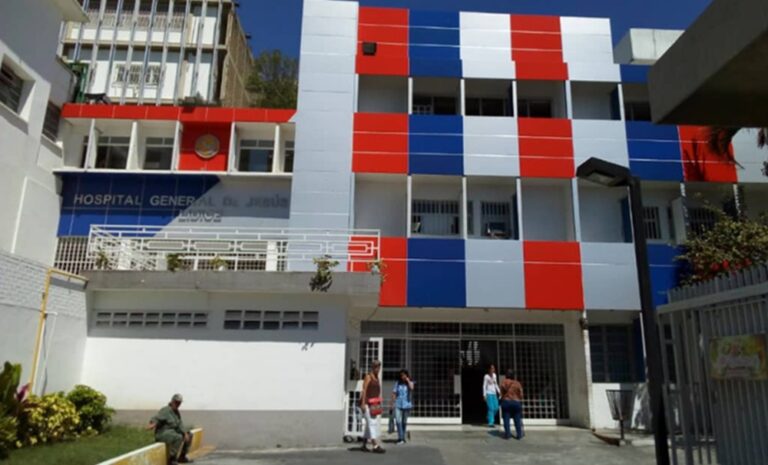 Madre e hijo prenden fuego a mujer en una discusión