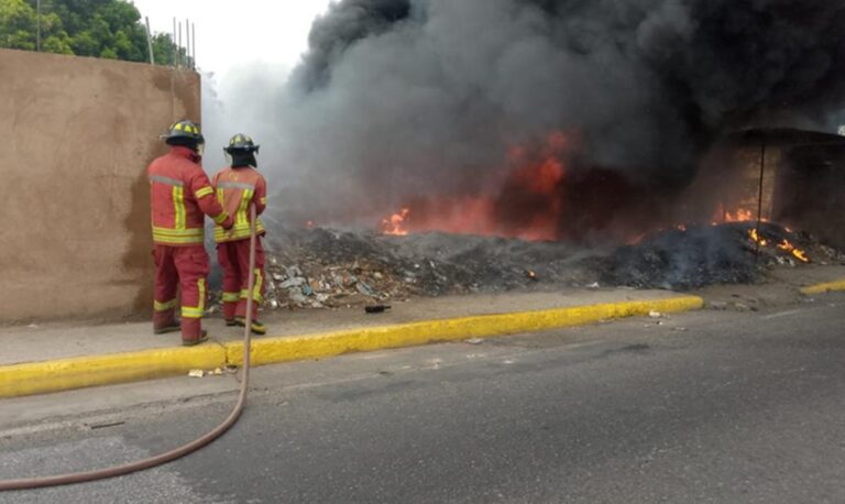Controlan incendio cerca de empresa de productos químicos en el barrio Negro Primero