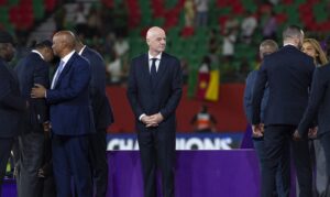 Aficionados piden la dimisión de Infantino y una reforma de la Fifa