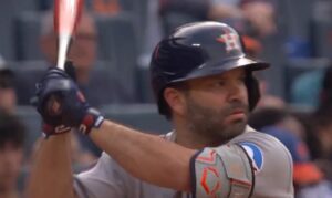 José Altuve alcanza su noveno juego multihit de agosto y suma 710 en Grandes Ligas