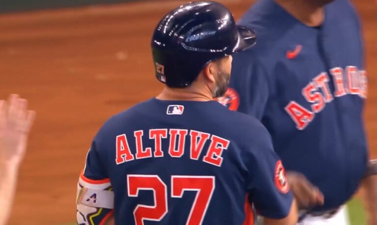 José Altuve sigue sumando juegos multihits