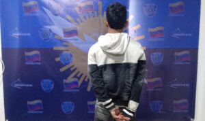 Agrede y amenaza con quemar a su madre en Mara