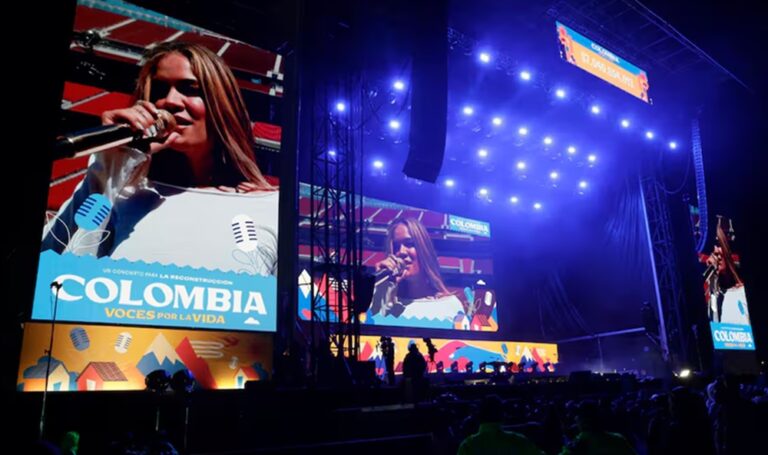 Karol G dona $1,2 millones para damnificados por terremoto en Colombia