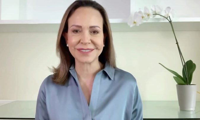 Machado: La transición “no será de élites ni impuesta, sino con la gente”